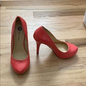 Women’s size 7 closed toed heels